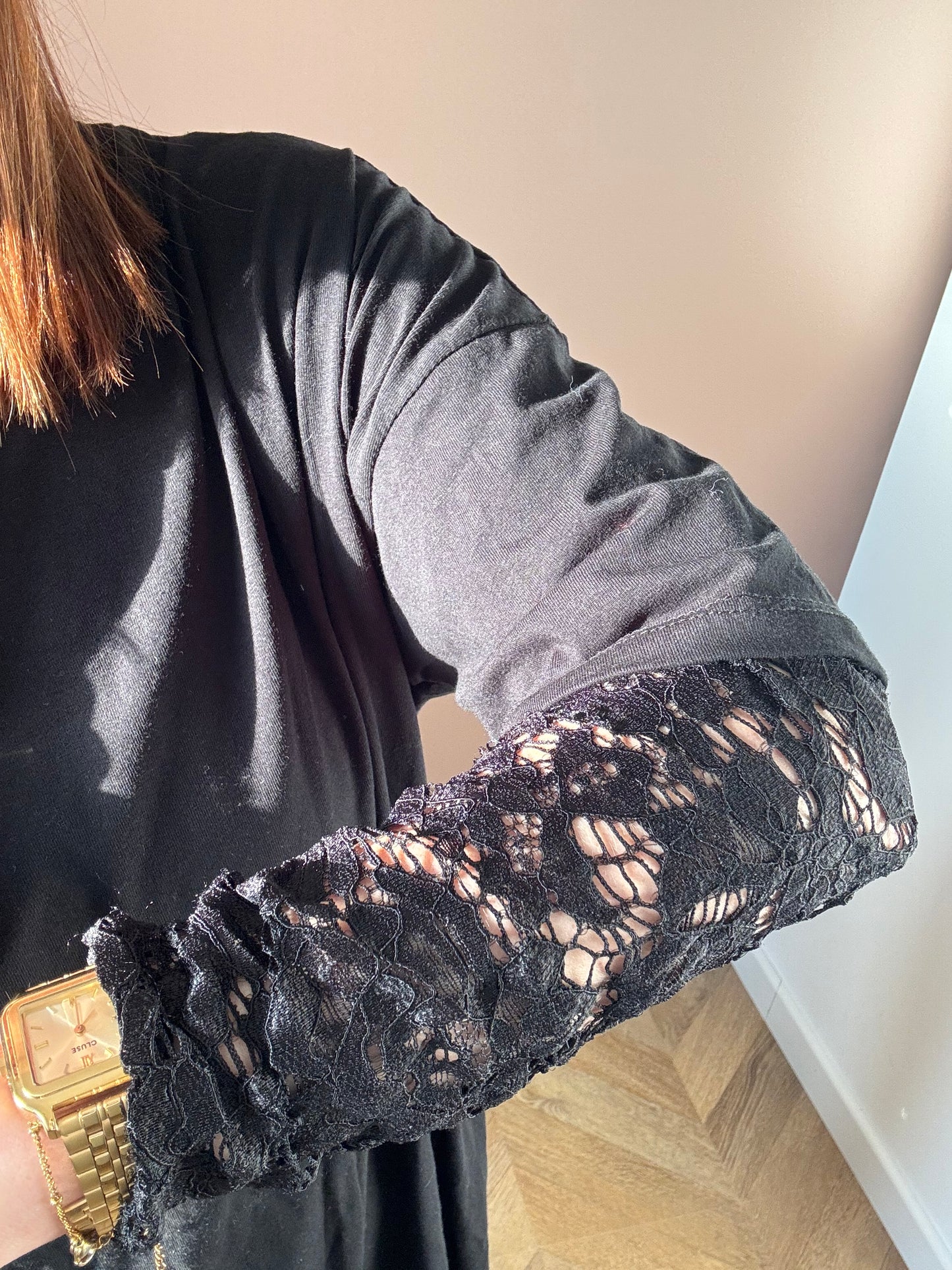 Robe courte manches dentelle