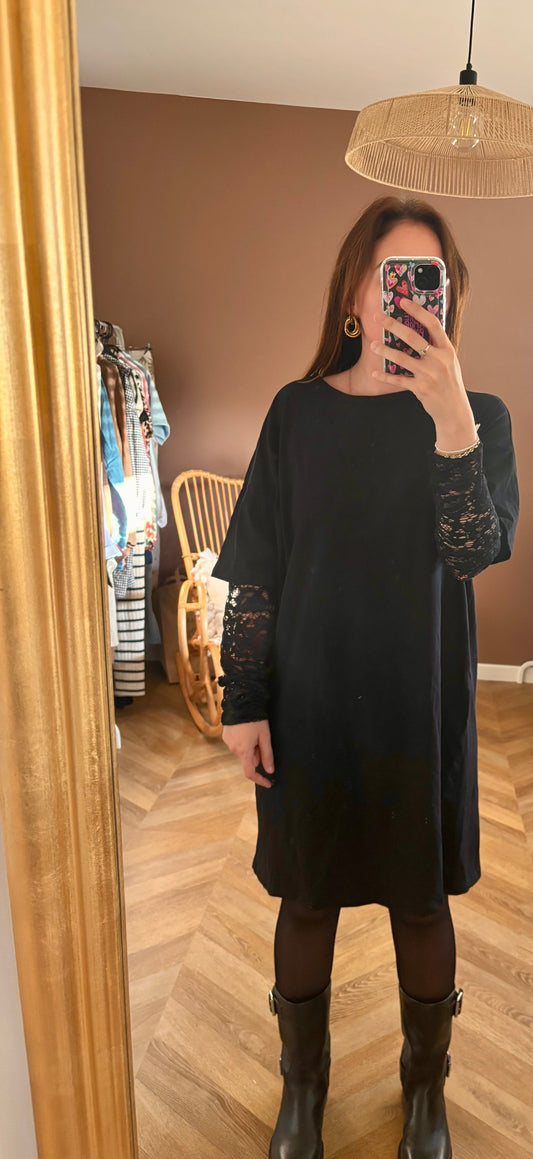 Robe courte manches dentelle