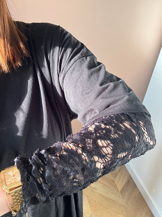 Robe courte manches dentelle